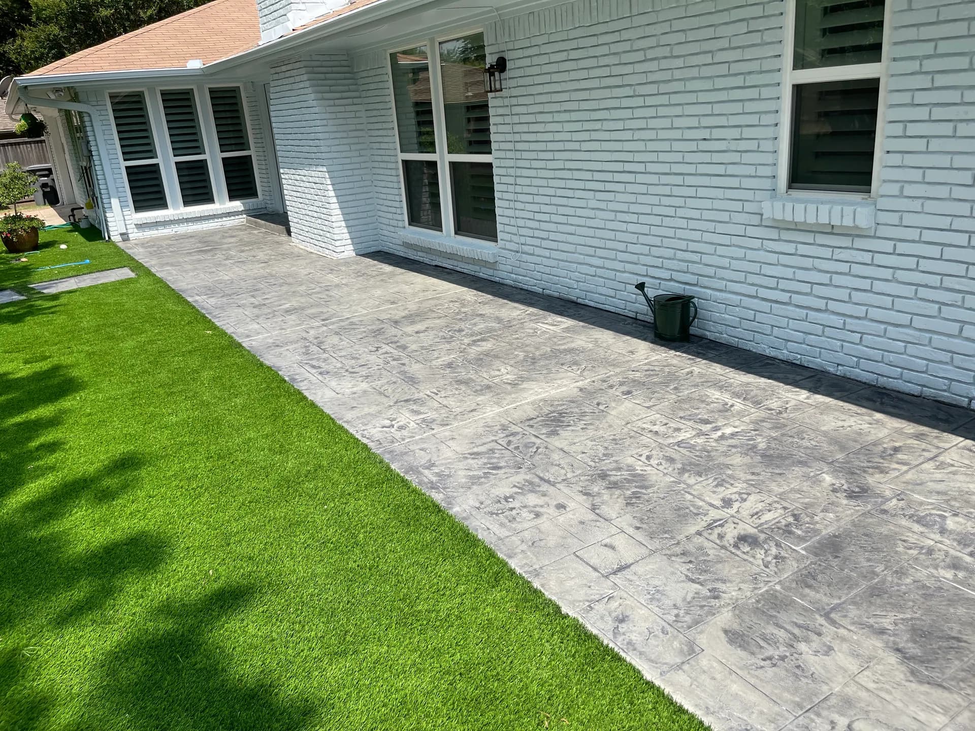 Stamped vs Broom-Finish Concrete: Picking the Right Patio Finish