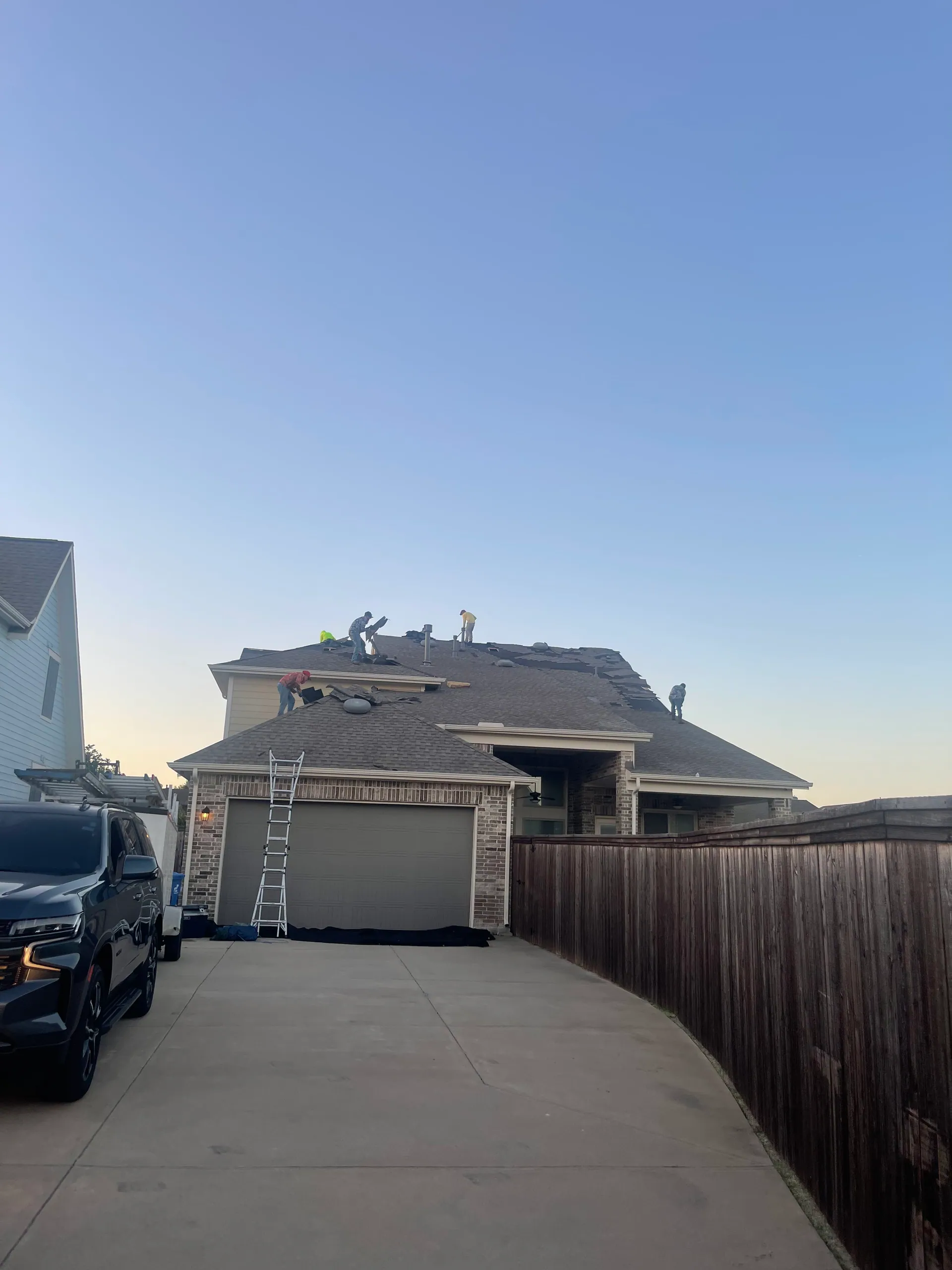 What to Expect on Roof Replacement Day in DFW